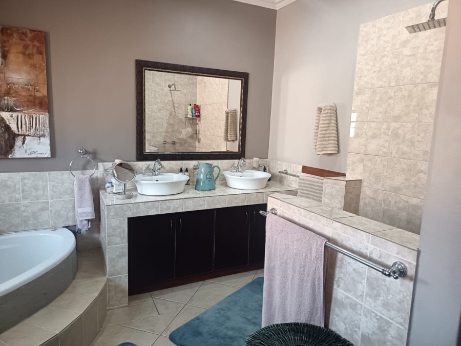 4 Bedroom Property for Sale in Hillcrest Northern Cape